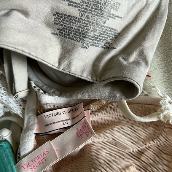 Victoria’s Secret bra bundle FREE PJ SET INCLUDED - Picture 2 of 3